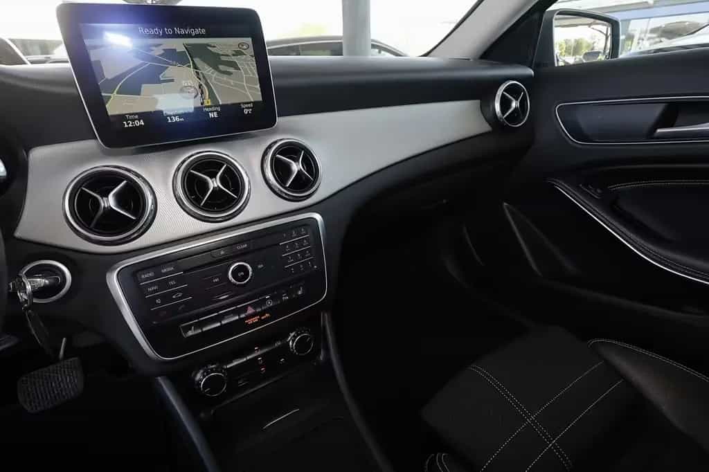 Mercedes-Benz GLA 180 Sport KAMERA+NAVIGATION+PARKPILOT+XENON 02/2017-photo-8