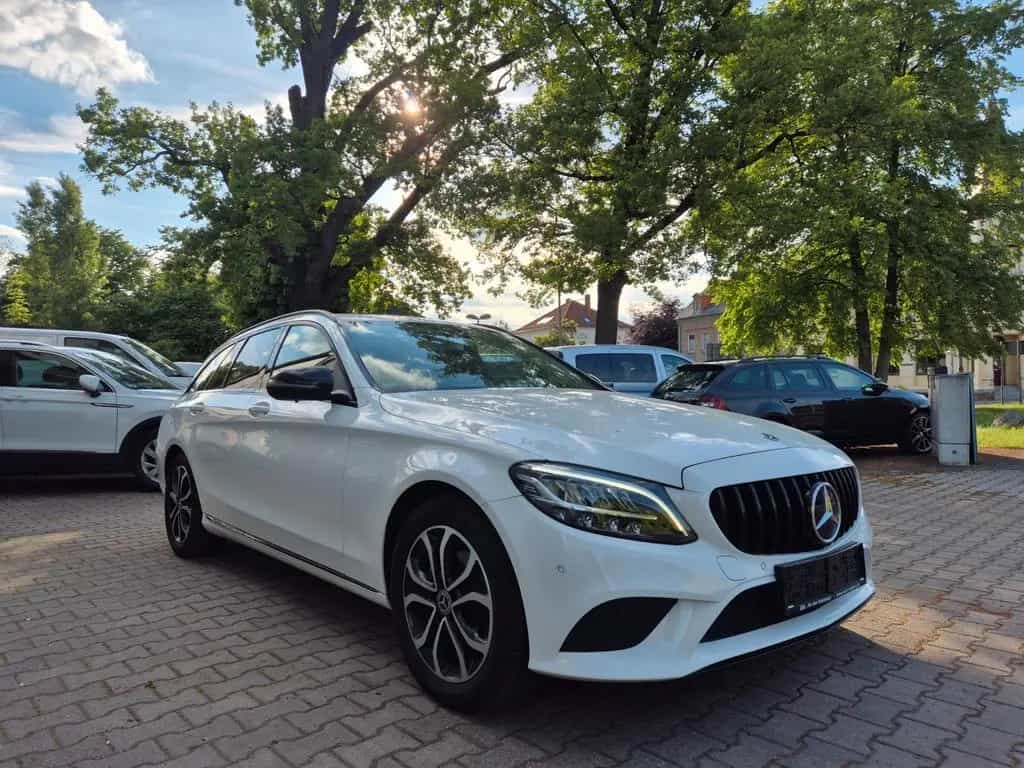 Mercedes-Benz C 180 T CGI,Navi,Leder 09/2018-photo-1