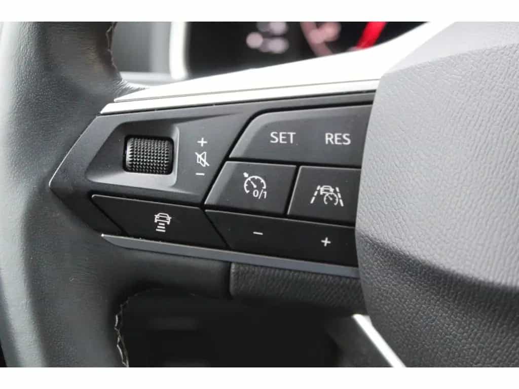 Seat Arona 1.0 TSI Xperience AHK KAMERA LED ACC NAVI 06/2022-photo-16