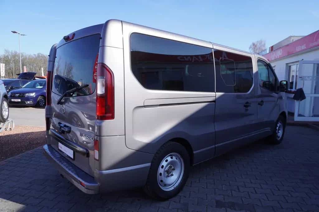 Opel Vivaro B Kombi 1.6 Biturbo Klima AHK PDC USB 11/2017-photo-4