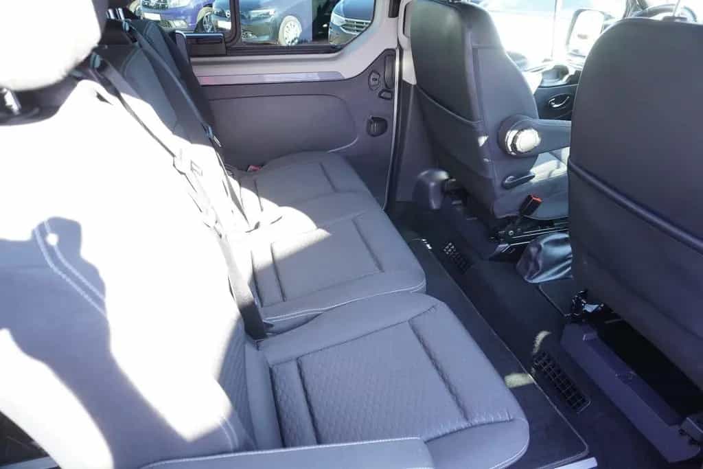 Opel Vivaro B Kombi 1.6 Biturbo Klima AHK PDC USB 11/2017-photo-9
