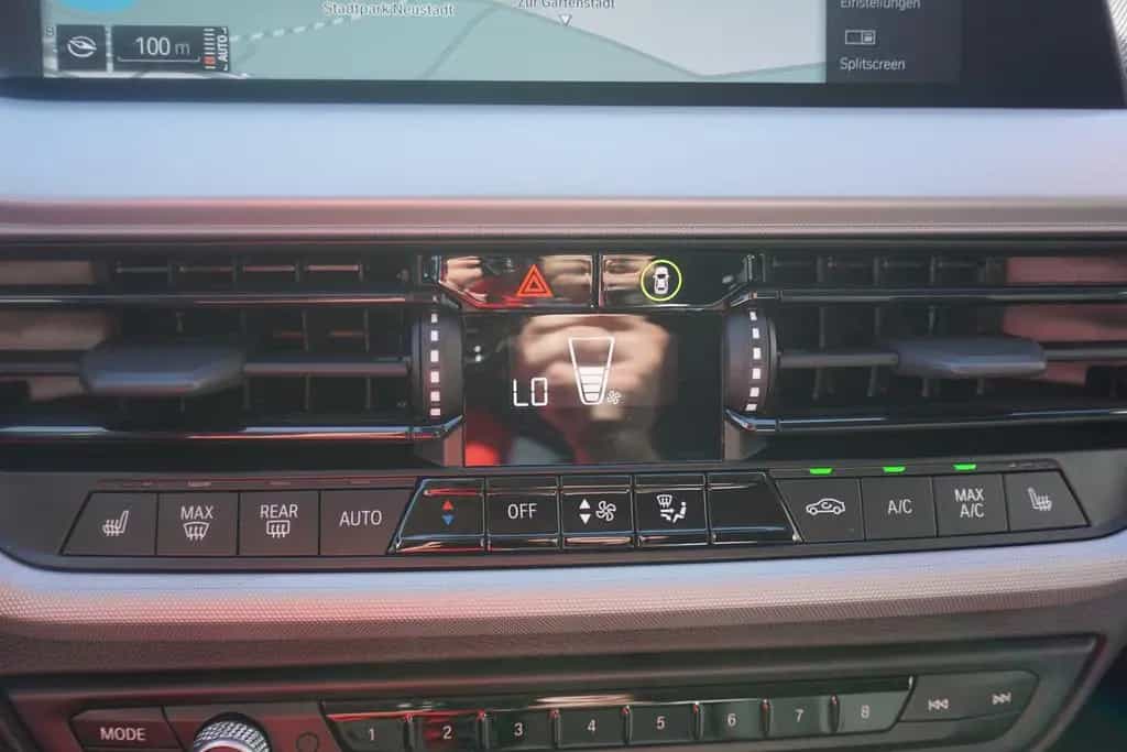 BMW 116 i Advantage Aut. LED Navi Virtual Cockpit PDC 10/2022-photo-16