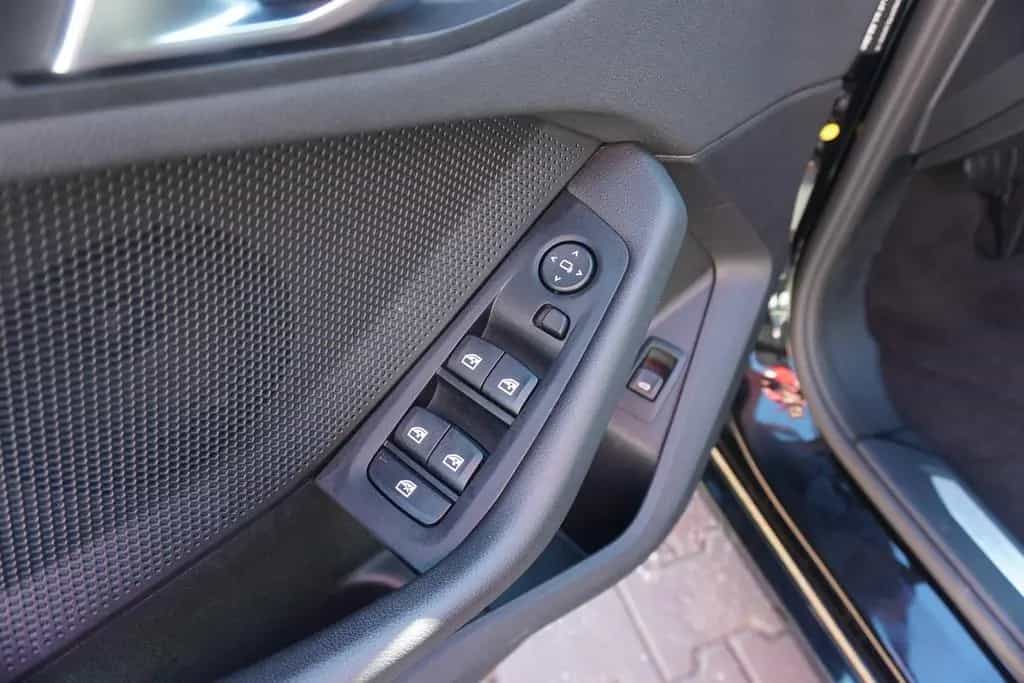 BMW 116 i Advantage Aut. LED Navi Virtual Cockpit PDC 10/2022-photo-29