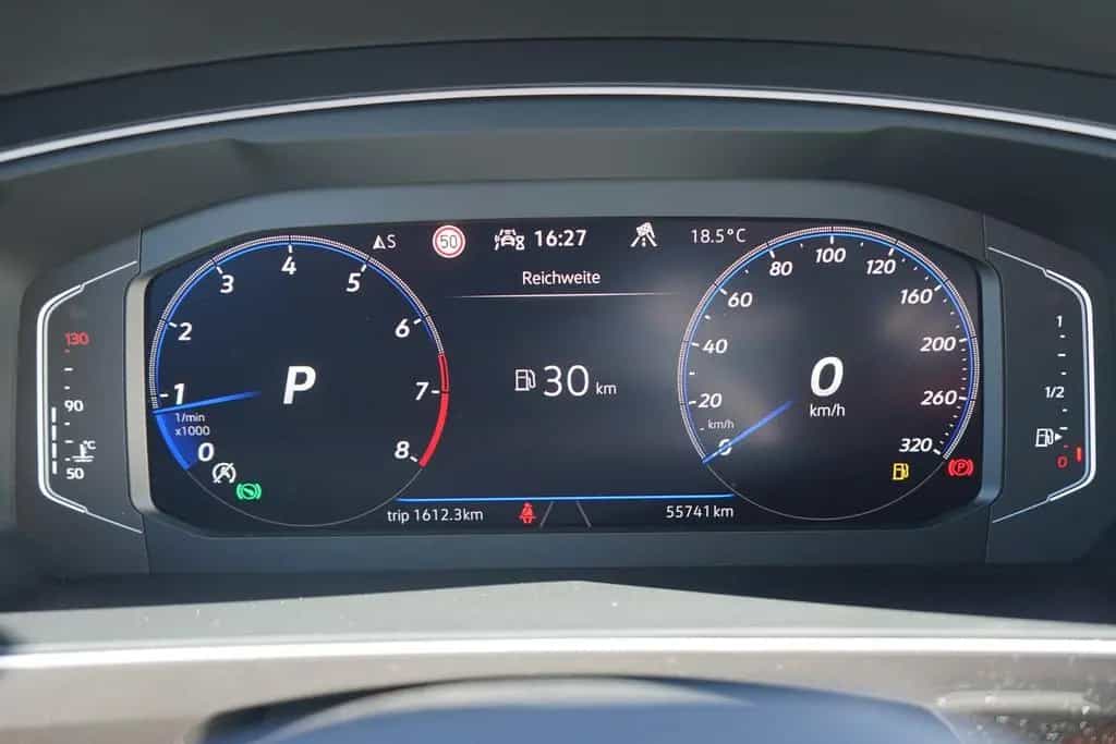 Volkswagen Tiguan R 2.0 TSI DSG 4M Akrapovic 21Z  360° AHK 05/2021-photo-26