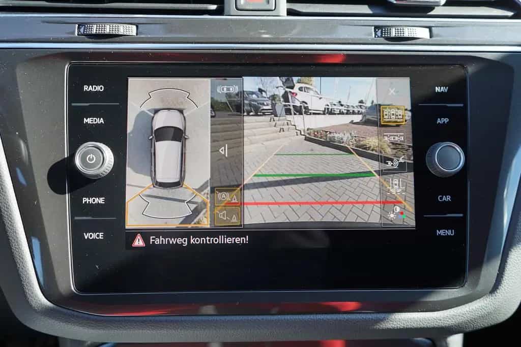 Volkswagen Tiguan R 2.0 TSI DSG 4M Akrapovic 21Z  360° AHK 05/2021-photo-37