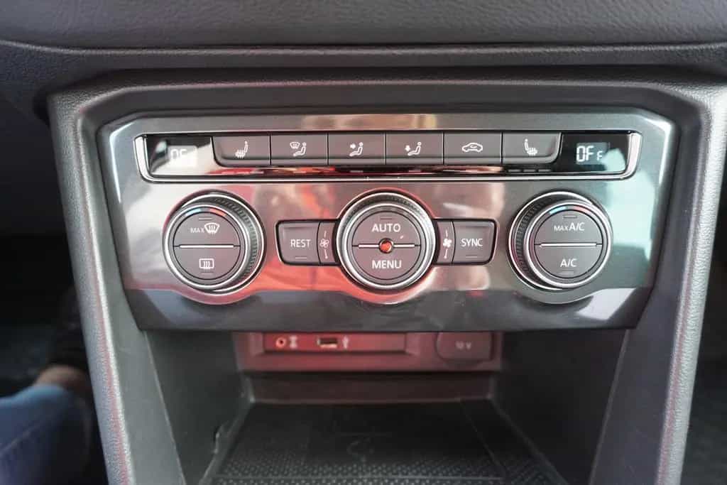 Volkswagen Tiguan 2.0 TSI Highline 4Motion LED Navi Head-Up 01/2017-photo-29