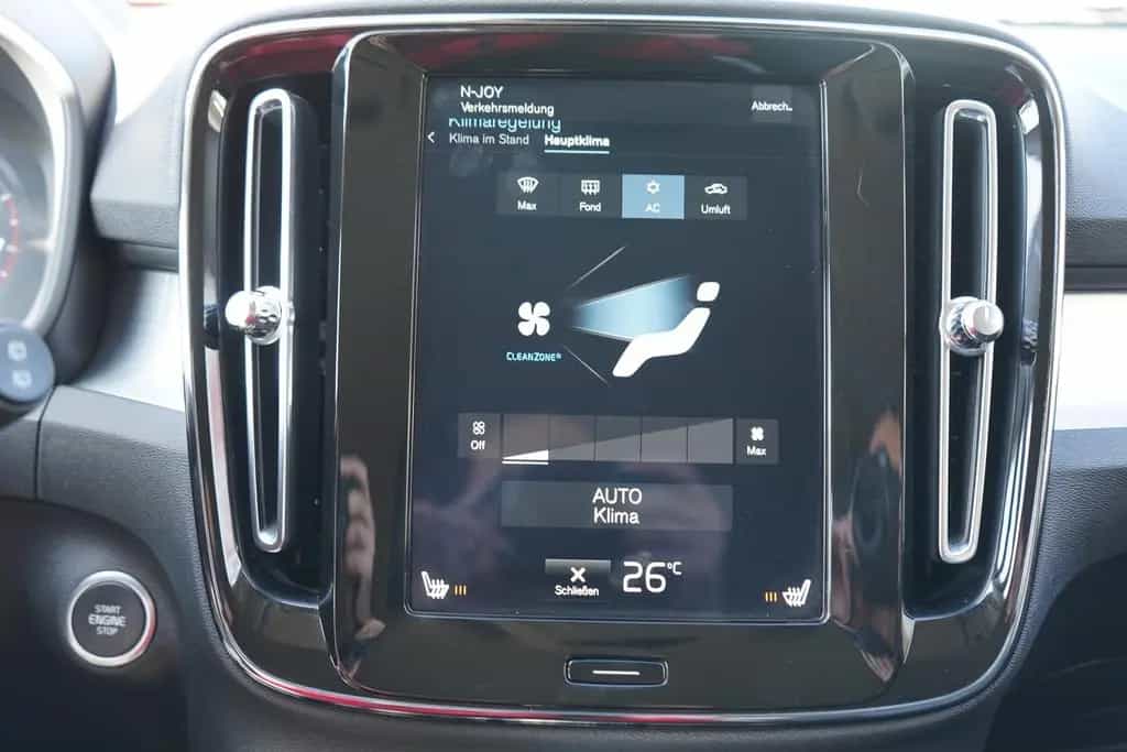 Volvo XC40 2.0 Momentum AWD LED Navi Digitales Cockpit 09/2018-photo-18
