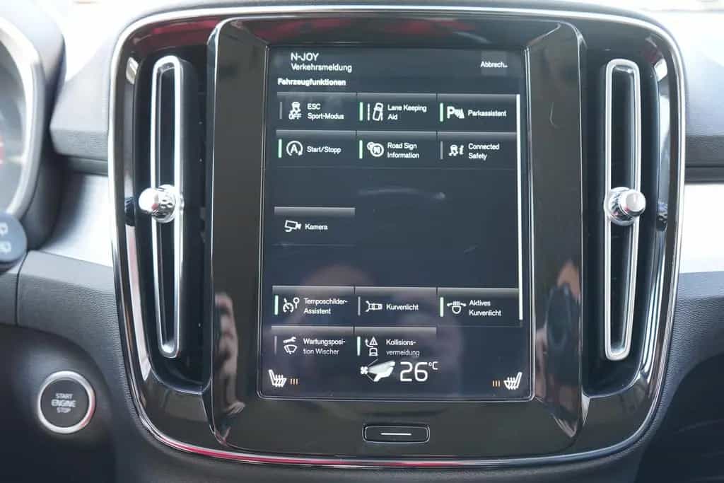 Volvo XC40 2.0 Momentum AWD LED Navi Digitales Cockpit 09/2018-photo-19
