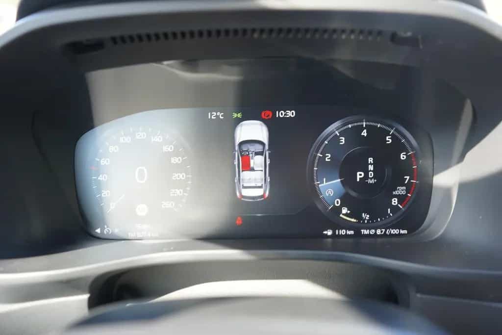 Volvo XC40 2.0 Momentum AWD LED Navi Digitales Cockpit 09/2018-photo-23