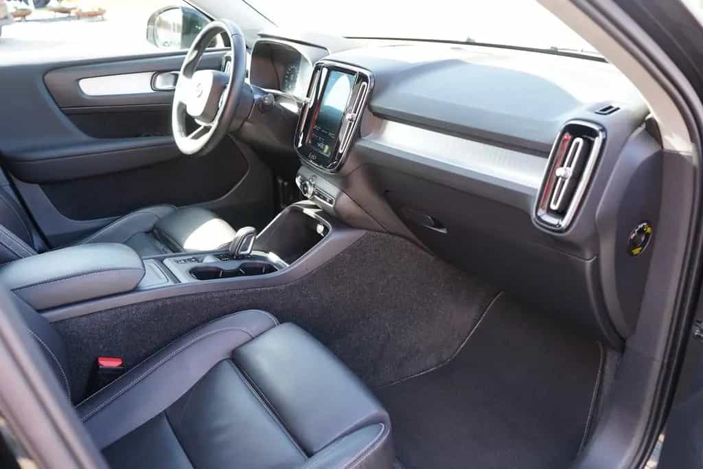 Volvo XC40 2.0 Momentum AWD LED Navi Digitales Cockpit 09/2018-photo-36