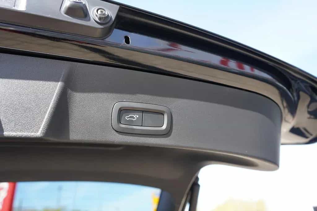 Volvo XC40 2.0 Momentum AWD LED Navi Digitales Cockpit 09/2018-photo-41