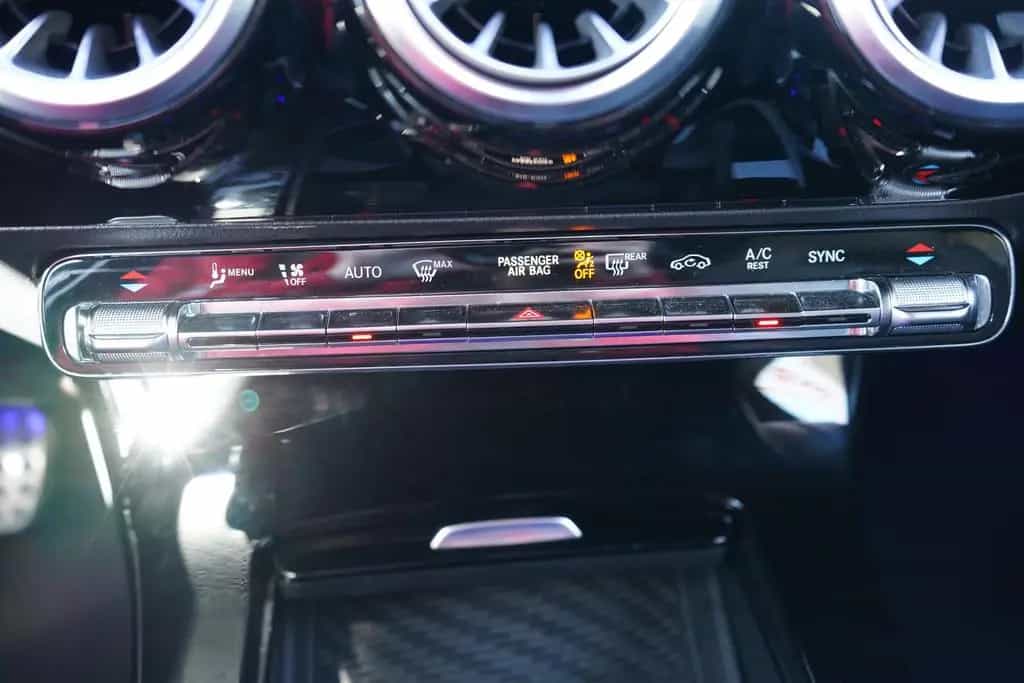 Mercedes-Benz CLA 200 AMG Line LED Klimaaut. Navi Burmester 06/2020-photo-22