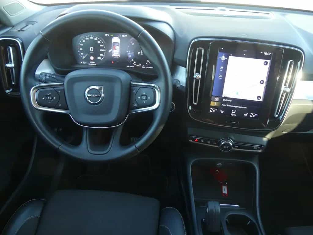Volvo XC40 XC 40 D3 Momentum LED Navi Teilleder AHK Kamera 04/2019-photo-10