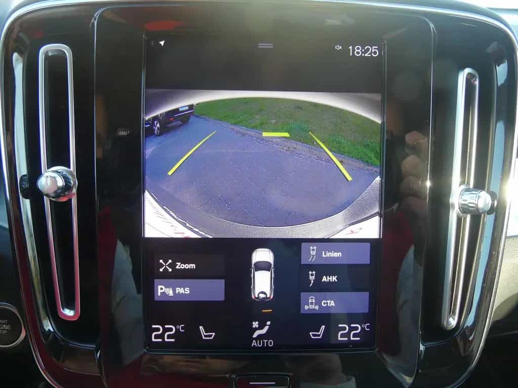 Volvo XC40 XC 40 D3 Momentum LED Navi Teilleder AHK Kamera 04/2019-photo-11
