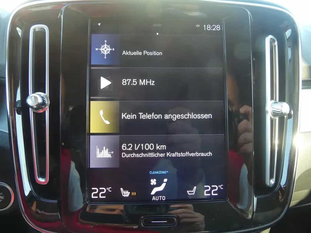 Volvo XC40 XC 40 D3 Momentum LED Navi Teilleder AHK Kamera 04/2019-photo-13