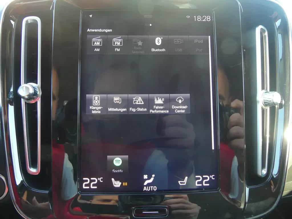Volvo XC40 XC 40 D3 Momentum LED Navi Teilleder AHK Kamera 04/2019-photo-15