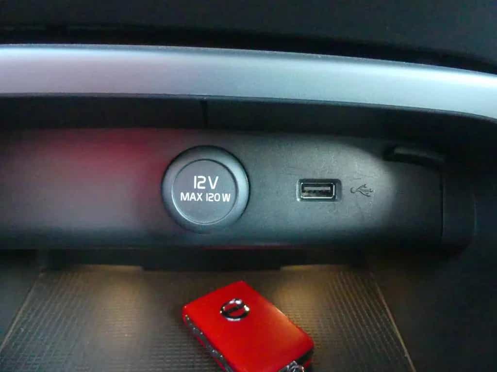 Volvo XC40 XC 40 D3 Momentum LED Navi Teilleder AHK Kamera 04/2019-photo-17