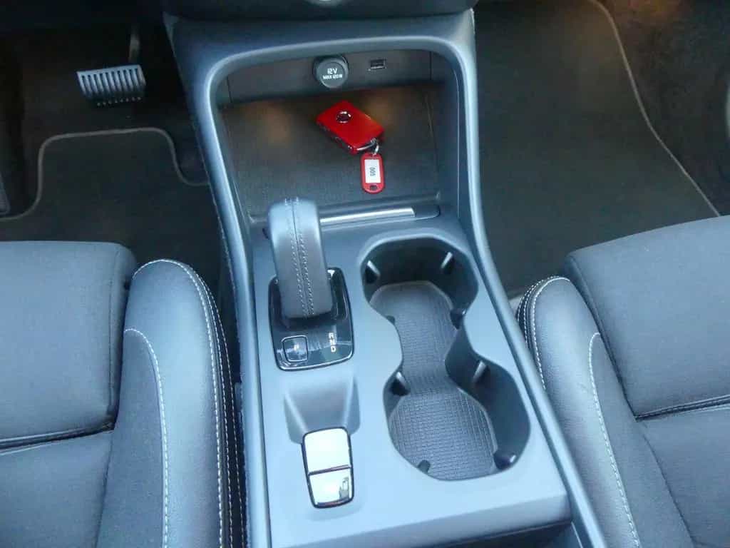 Volvo XC40 XC 40 D3 Momentum LED Navi Teilleder AHK Kamera 04/2019-photo-18