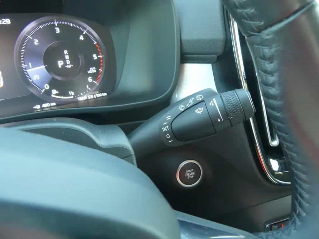 Volvo XC40 XC 40 D3 Momentum LED Navi Teilleder AHK Kamera 04/2019-photo-23