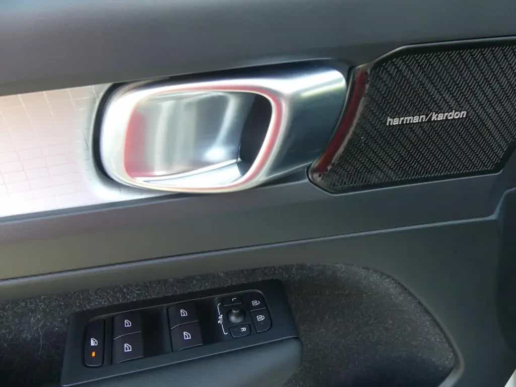Volvo XC40 XC 40 D3 Momentum LED Navi Teilleder AHK Kamera 04/2019-photo-25