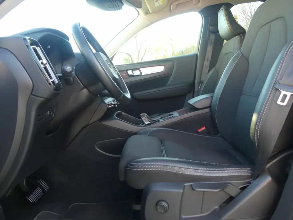 Volvo XC40 XC 40 D3 Momentum LED Navi Teilleder AHK Kamera 04/2019-photo-27