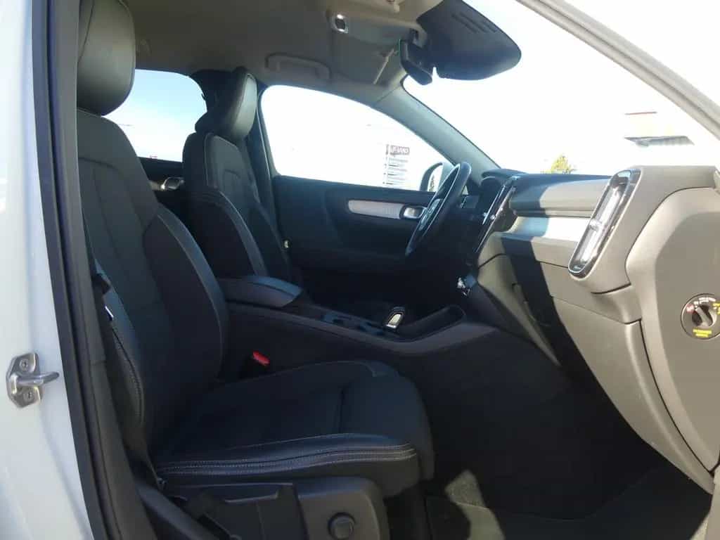 Volvo XC40 XC 40 D3 Momentum LED Navi Teilleder AHK Kamera 04/2019-photo-28