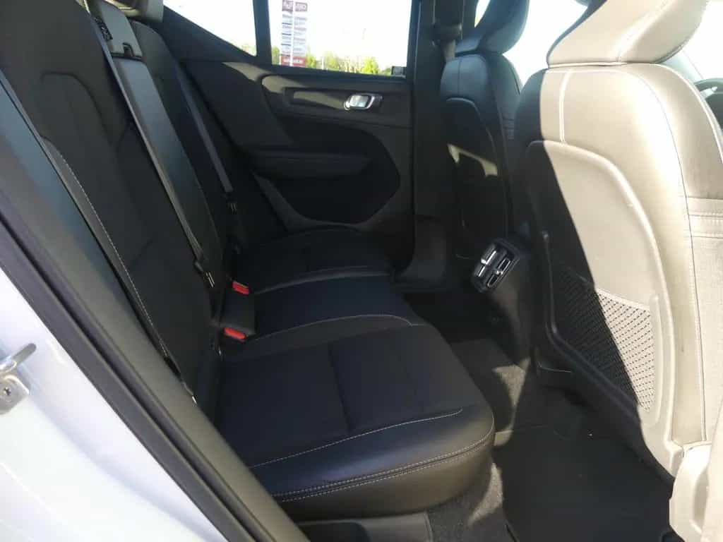 Volvo XC40 XC 40 D3 Momentum LED Navi Teilleder AHK Kamera 04/2019-photo-29