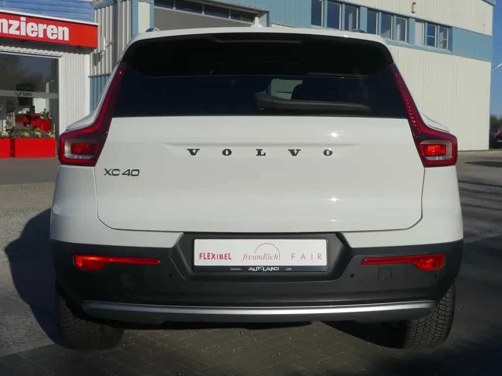 Volvo XC40 XC 40 D3 Momentum LED Navi Teilleder AHK Kamera 04/2019-photo-3