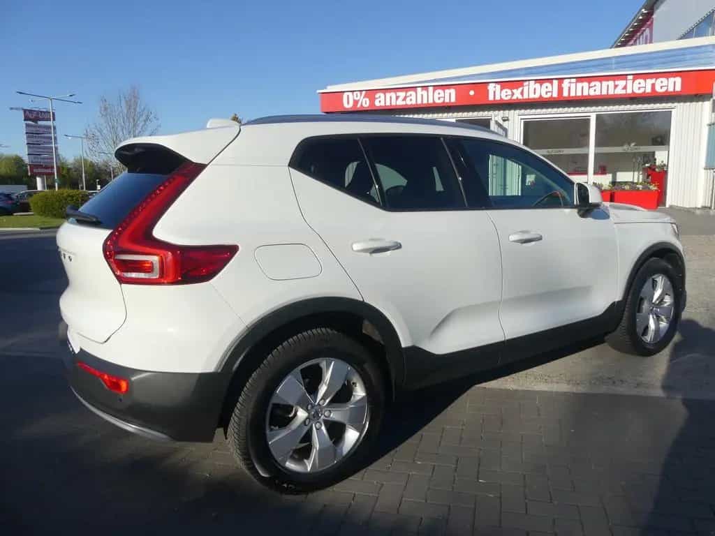 Volvo XC40 XC 40 D3 Momentum LED Navi Teilleder AHK Kamera 04/2019-photo-4