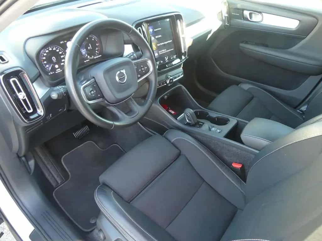 Volvo XC40 XC 40 D3 Momentum LED Navi Teilleder AHK Kamera 04/2019-photo-8