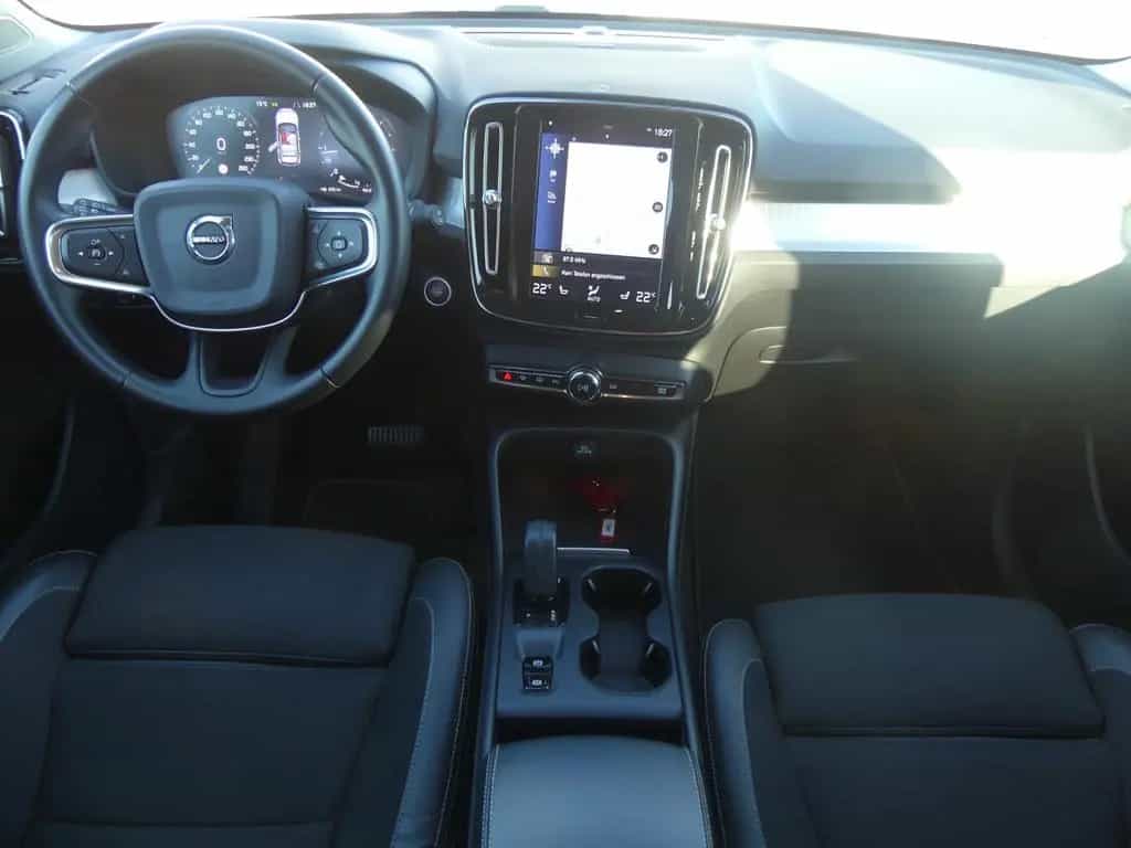 Volvo XC40 XC 40 D3 Momentum LED Navi Teilleder AHK Kamera 04/2019-photo-9