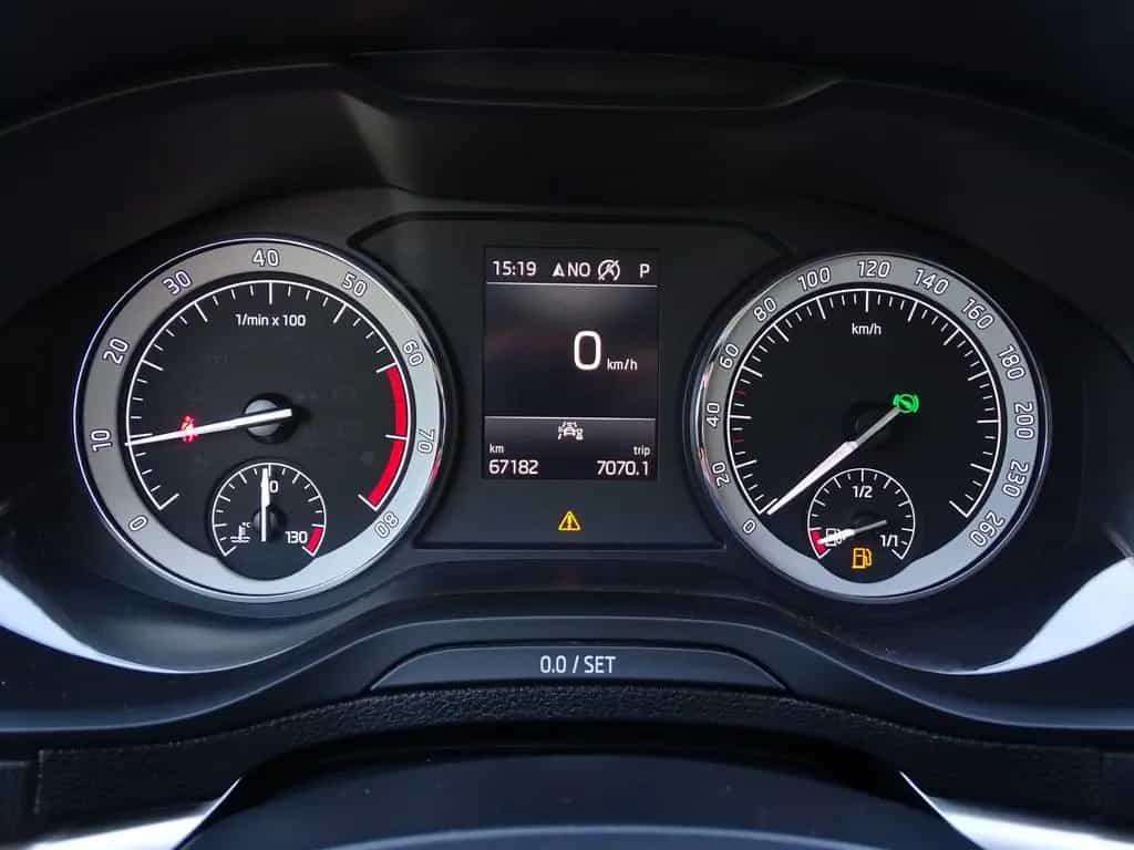 Skoda Karoq 1.5 16V TSI Clever LED 4x Sitzheizung DAB 10/2021-photo-19