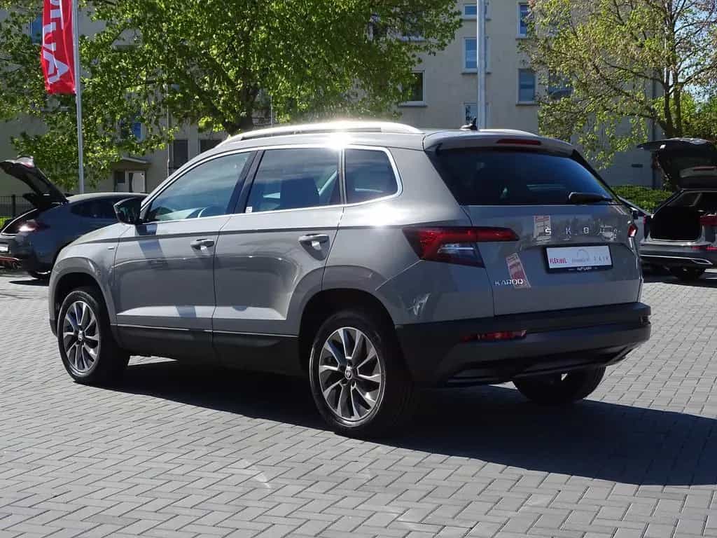 Skoda Karoq 1.5 16V TSI Clever LED 4x Sitzheizung DAB 10/2021-photo-2
