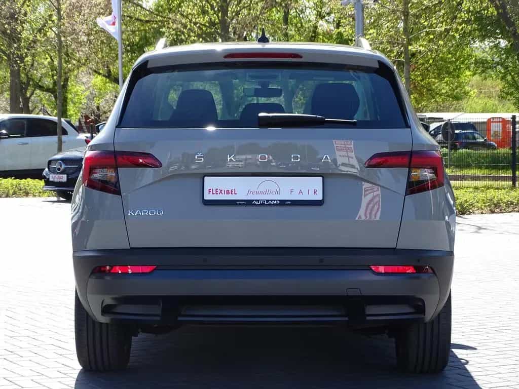 Skoda Karoq 1.5 16V TSI Clever LED 4x Sitzheizung DAB 10/2021-photo-3