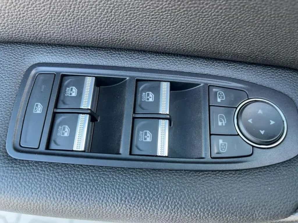 Renault Captur 1.3 TCe 155 Intens LED+NAVI+ACC+SHZ+RFK 03/2020-photo-19