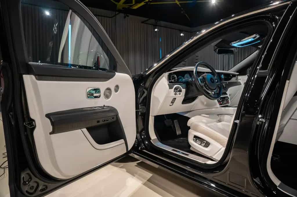 Rolls-Royce Ghost - 04/2022-photo-25