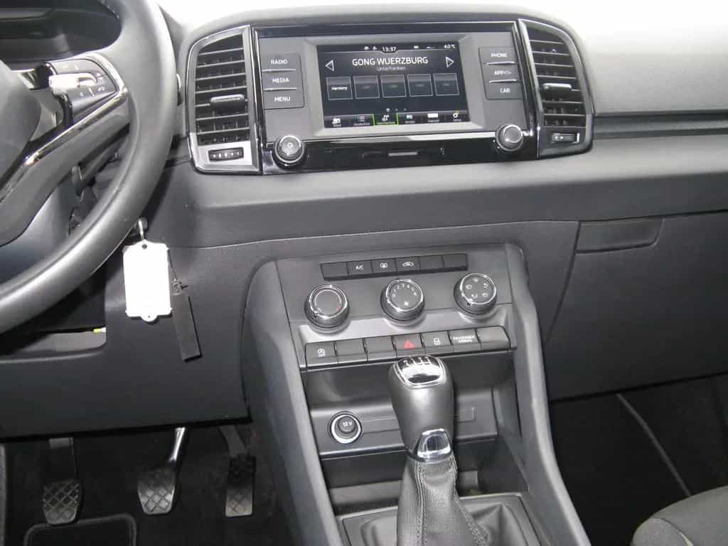 Skoda Karoq Active LED KLIMA PDC TEMP AHK VORB 1HAND 07/2022-photo-11