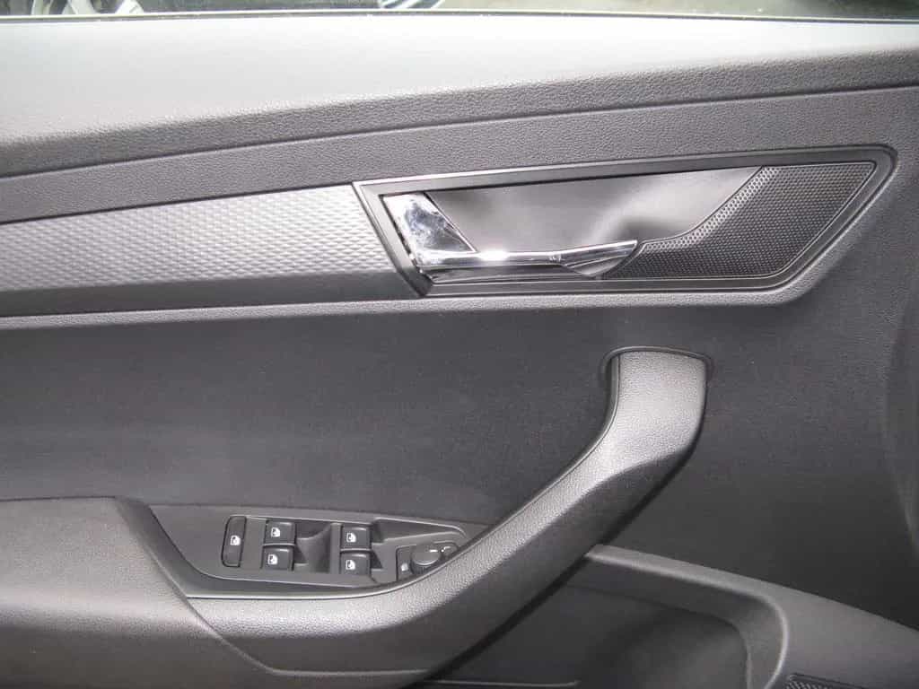 Skoda Karoq Active LED KLIMA PDC TEMP AHK VORB 1HAND 07/2022-photo-12