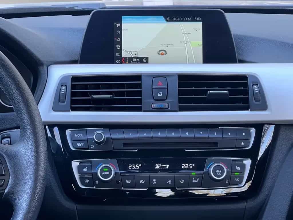 BMW 3 Series i 2,0 AUTOMATIK LEDER LED SCHECKHEFT GARANTIE 09/2018-photo-14