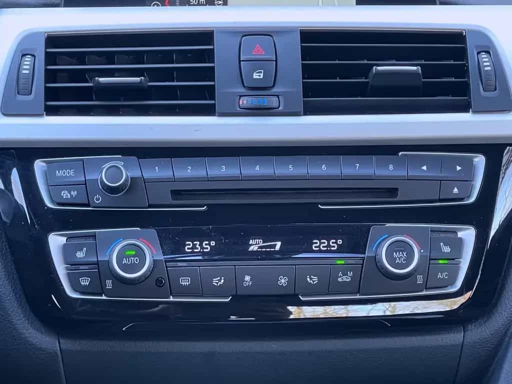 BMW 3 Series i 2,0 AUTOMATIK LEDER LED SCHECKHEFT GARANTIE 09/2018-photo-15