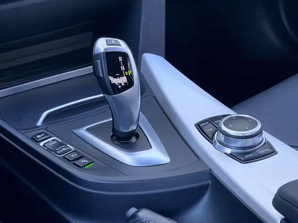 BMW 3 Series i 2,0 AUTOMATIK LEDER LED SCHECKHEFT GARANTIE 09/2018-photo-16