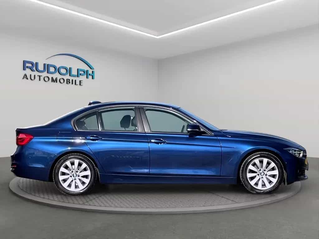 BMW 3 Series i 2,0 AUTOMATIK LEDER LED SCHECKHEFT GARANTIE 09/2018-photo-3
