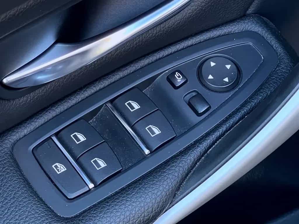 BMW 3 Series i 2,0 AUTOMATIK LEDER LED SCHECKHEFT GARANTIE 09/2018-photo-35