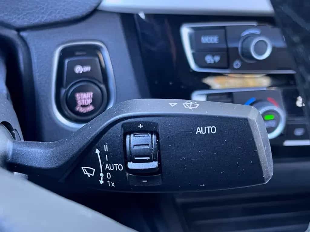 BMW 3 Series i 2,0 AUTOMATIK LEDER LED SCHECKHEFT GARANTIE 09/2018-photo-39
