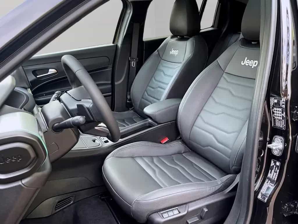 Jeep Avenger SUMMIT AUTOMATIK LEDER PANORAMA GARANTIE 02/2025-photo-10