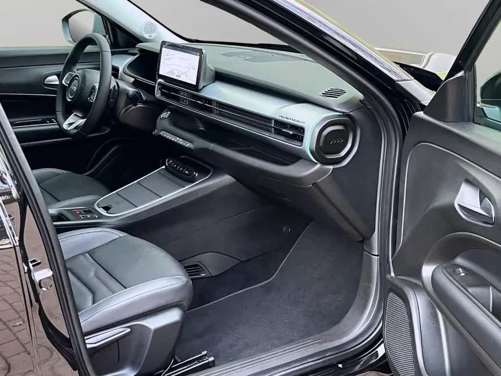 Jeep Avenger SUMMIT AUTOMATIK LEDER PANORAMA GARANTIE 02/2025-photo-17