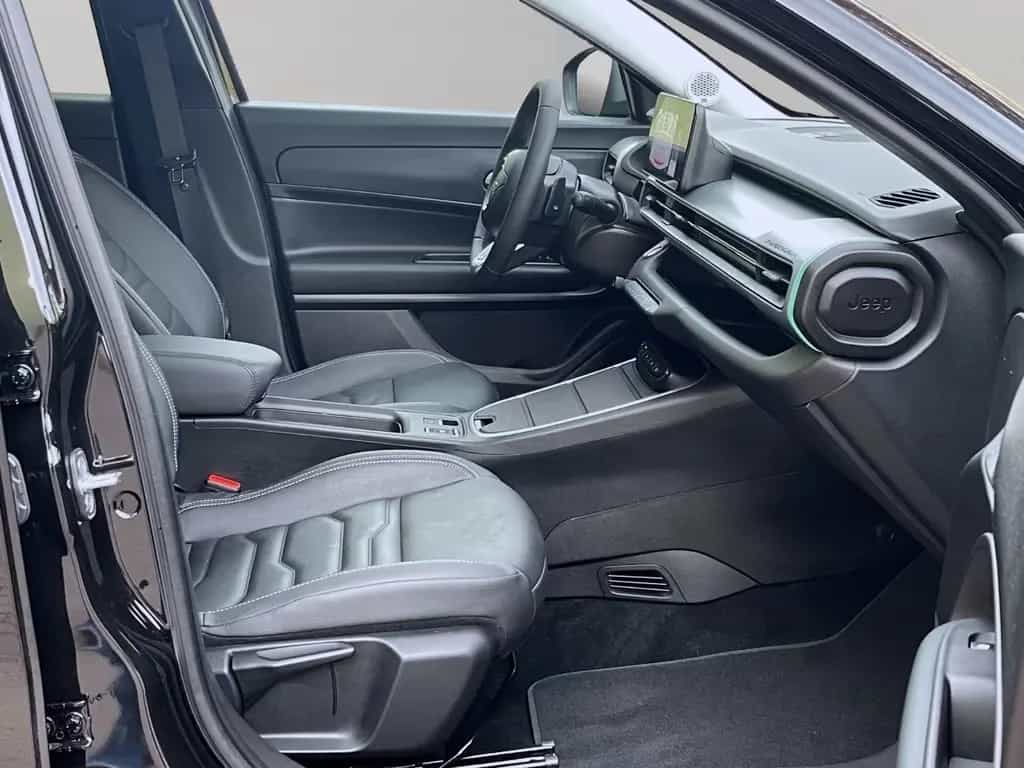 Jeep Avenger SUMMIT AUTOMATIK LEDER PANORAMA GARANTIE 02/2025-photo-18