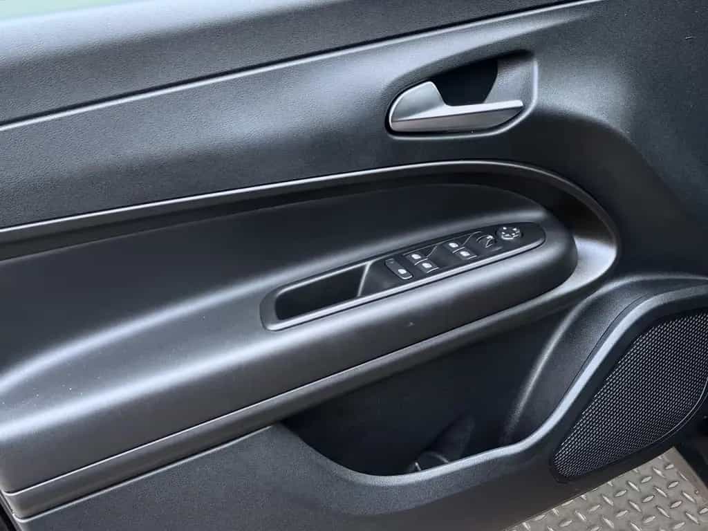 Jeep Avenger SUMMIT AUTOMATIK LEDER PANORAMA GARANTIE 02/2025-photo-37