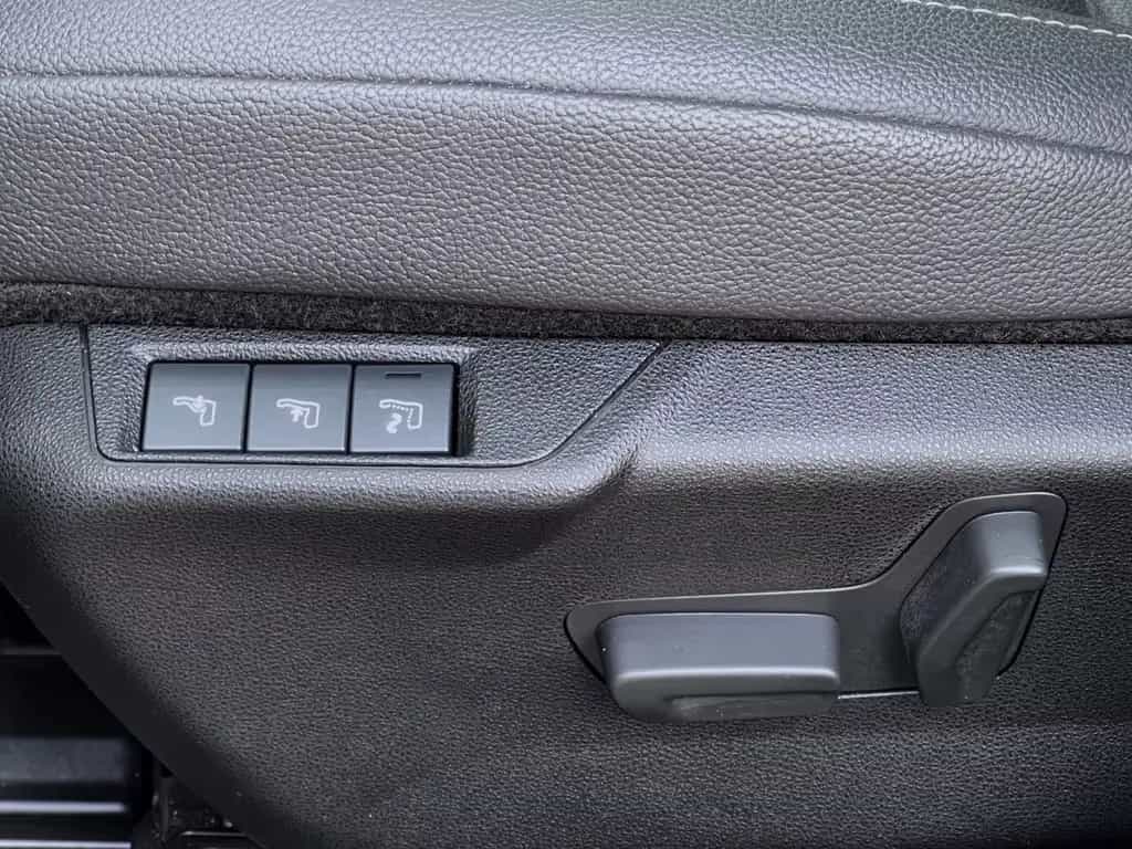 Jeep Avenger SUMMIT AUTOMATIK LEDER PANORAMA GARANTIE 02/2025-photo-39