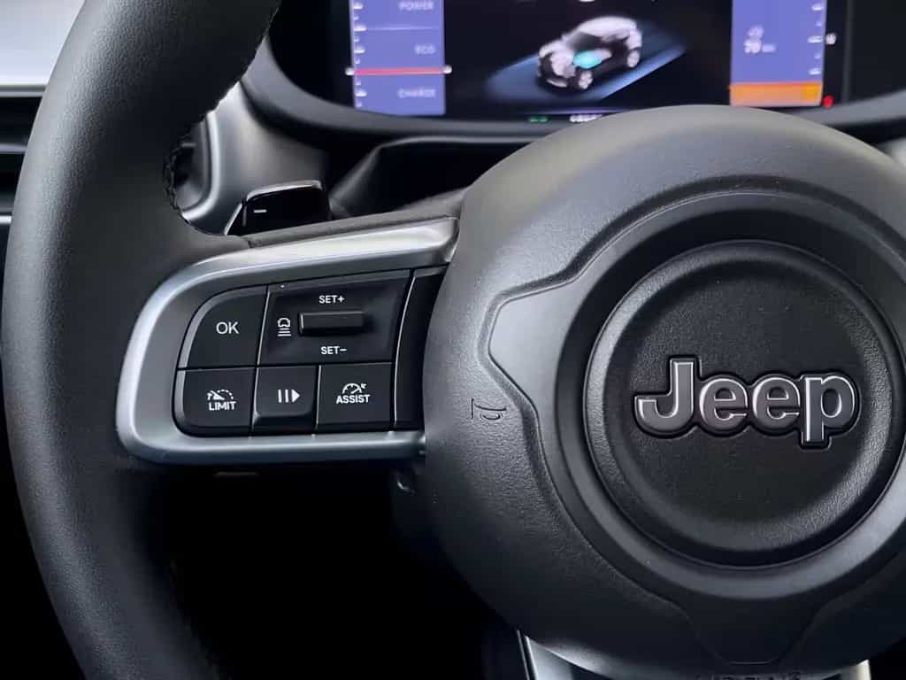 Jeep Avenger SUMMIT AUTOMATIK LEDER PANORAMA GARANTIE 02/2025-photo-40